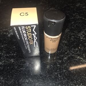 MAC Cosmetics Studio Fix Fluid Foundation C5